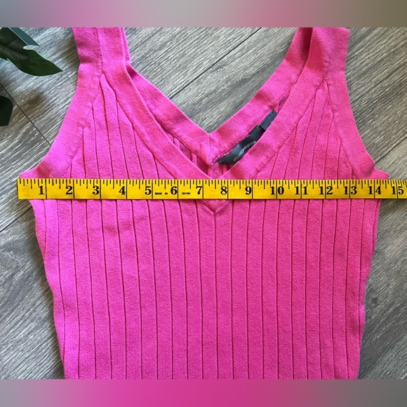 Hillard & Hanson Pink Knit V-Neck Ribbed Sleeveless Top. Size S - Picture 4 of 6